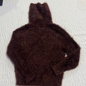 L e i T h fur turtle crew neck